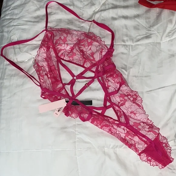 Lingerie Pink Victoria Secret - Picture 2 of 2
